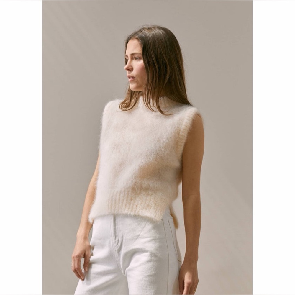 Surprise Paris Pullover Kid Mohair Sleeveless Cream Sweater, size 1